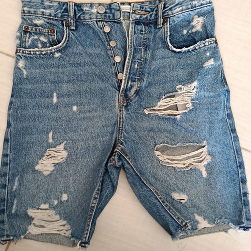 Men's denim bermudas Zara used, white and blue distressed