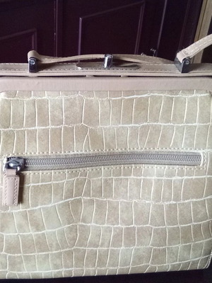 Women's leather shoulder bag like new, cream color