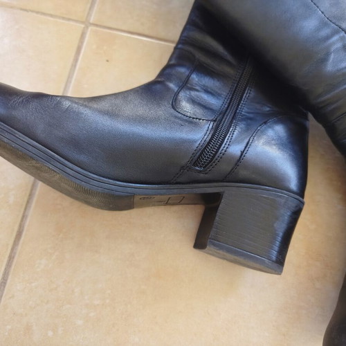 Caprice leather boots like new, size 38, black