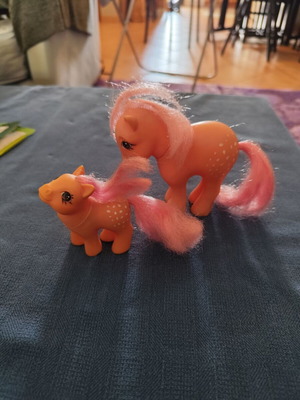 Pony used toys, 2 pieces small and large