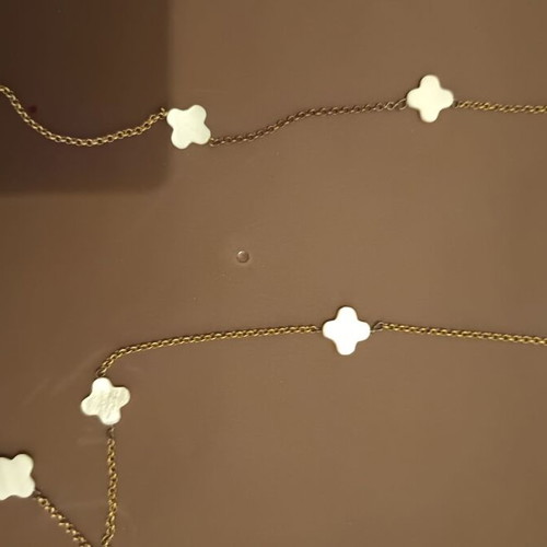Long necklace with gold chain and white decorations new