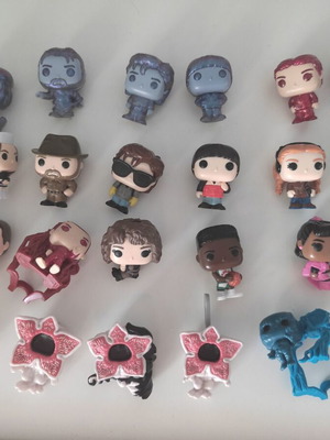 Kinder Stranger Things complete collection 24 figures like new