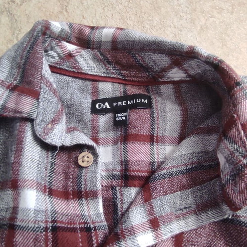 Boys' plaid shirt 5-6 years like new, red and black