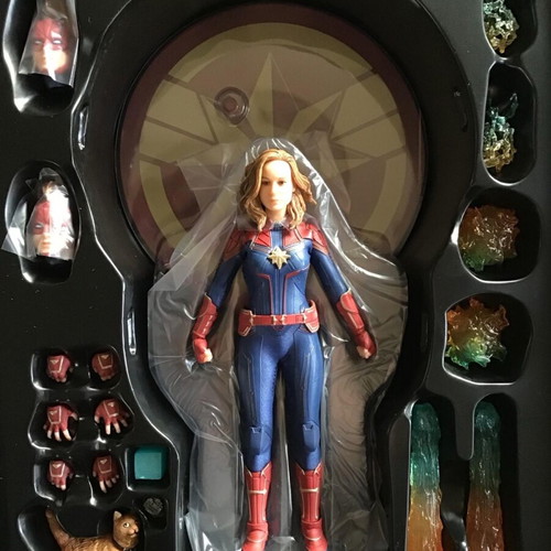 Mezco One:12 Captain Marvel figure like new