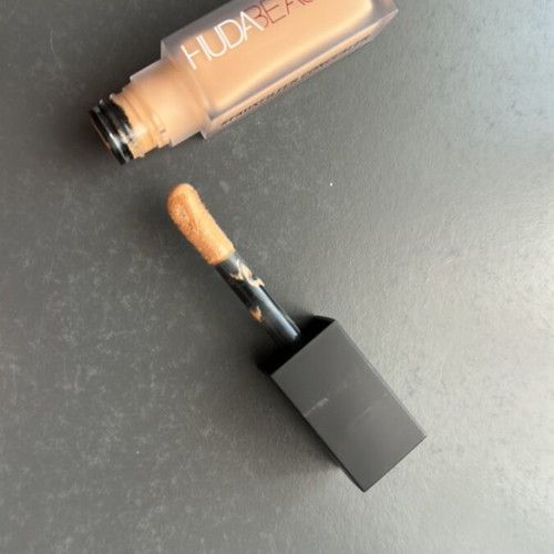 Huda Beauty concealer new, shade Granola 4.5gr