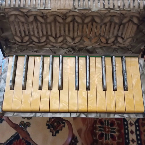 Old DIX accordion used with pearl keys and peeling