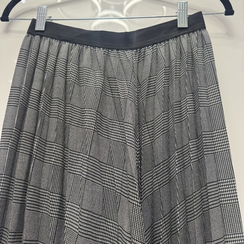 Stradivarius checked midi pleated skirt size S like new