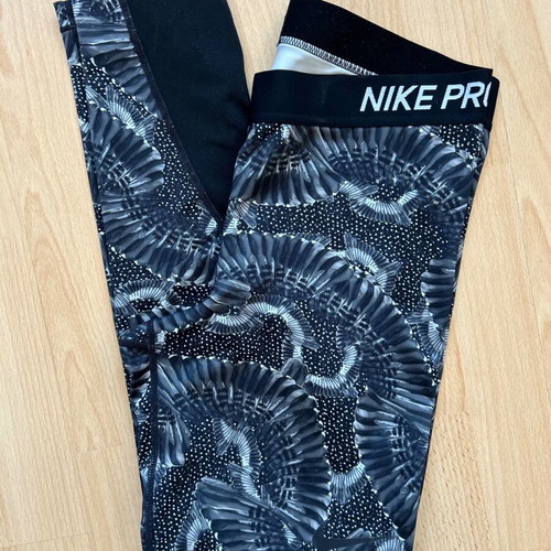 Nike Pro women's sports leggings size L Dri-FIT like new