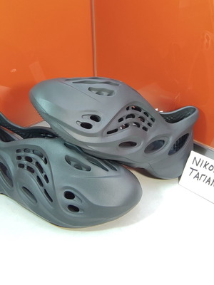 Adidas Yeezy Foam RNR Carbon ολοκαίνουργια αφόρετα sneakers νούμερο 47