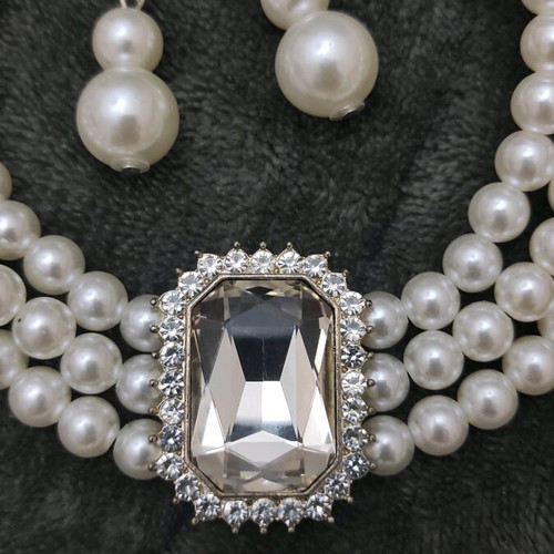 Jewelry set necklace earrings and bracelet new, white pack