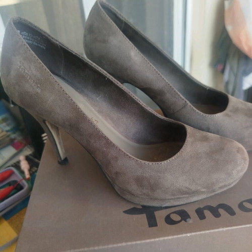 Tamaris brown suede pumps like new, size 39