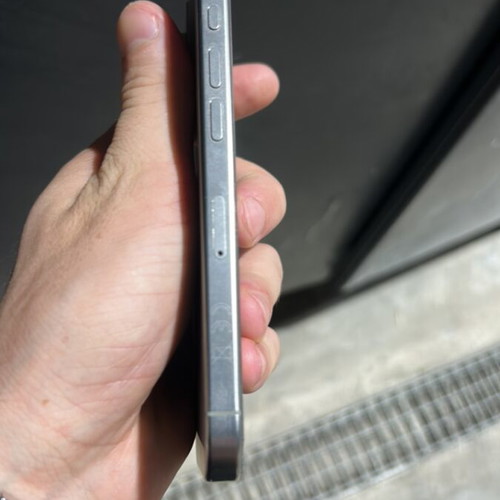IPhone 16 Pro 128GB like new, scratch-free with case and screen protector