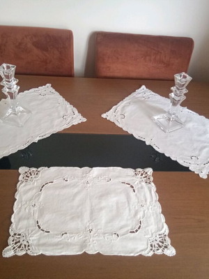 White doilies like new, set of 3 with lace trim