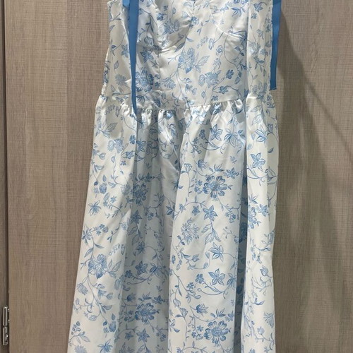 White dress with blue flowers XL like new - 2,00 - Vendora.cy White dress with blue flowers XL like new - 2,00 - Vendora.cy