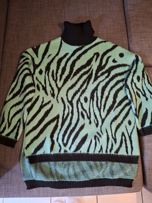 Turquoise-Black Medium Animal Print Sweater like new