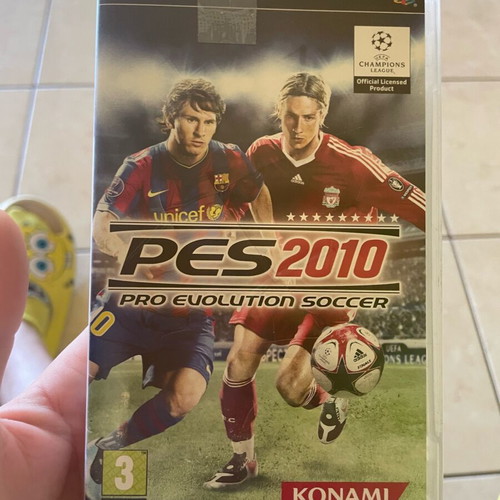 PES 2010 for PSP used with case and manual
