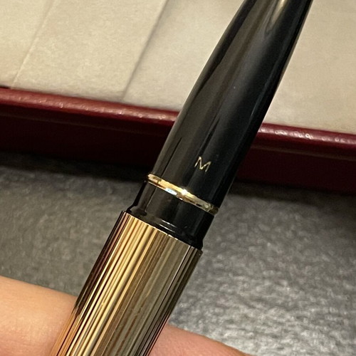Sheaffer 14K 585 fountain pen used with box and 2 refills