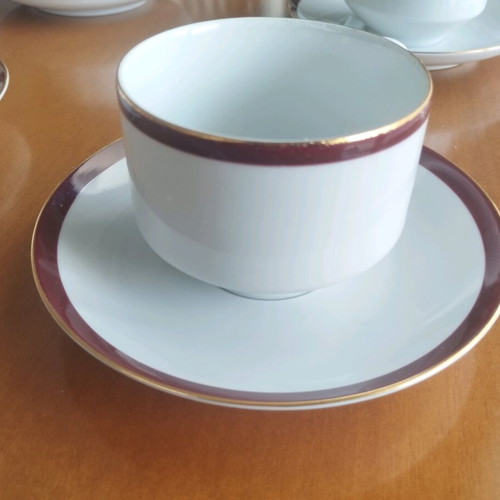 Ionia Bordeaux & Gold set of 4 cups and saucers like new