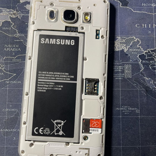 Samsung Galaxy J5 (2016) white like new, missing power button