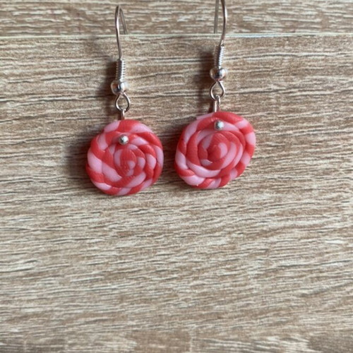 Handmade clay earrings in candy shape red and pink
