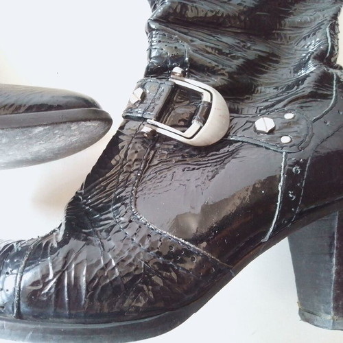 Vero Gomma women's faux leather patent boots used, size 40