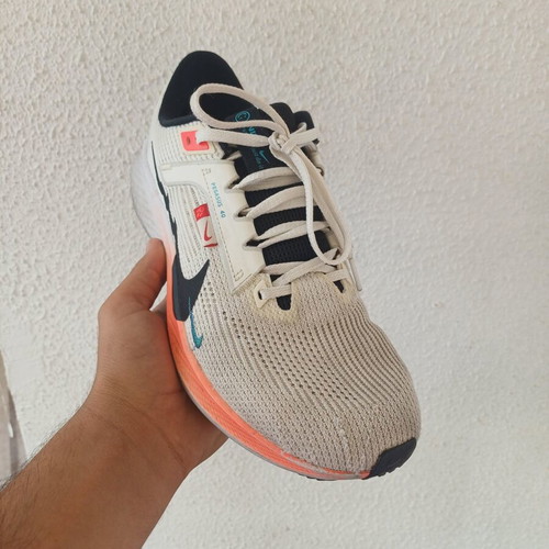 Nike Pegasus 40 athletic shoes used, size 42, white multicolor