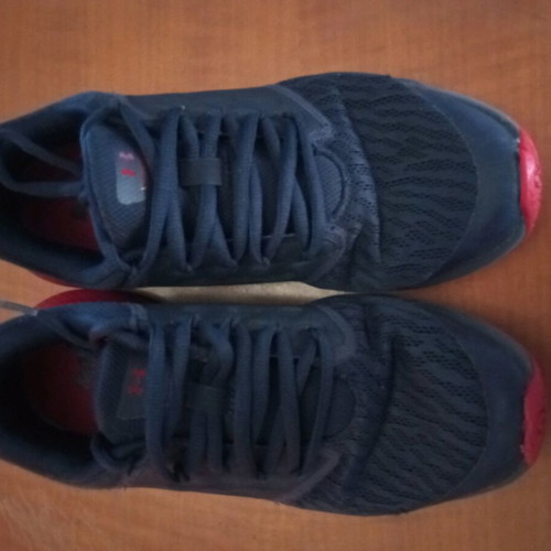Under Armour athletic shoes blue with red like new unisex size 37.5
