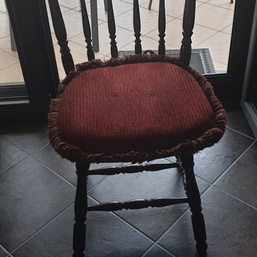 Country dining table with 4 chairs like new