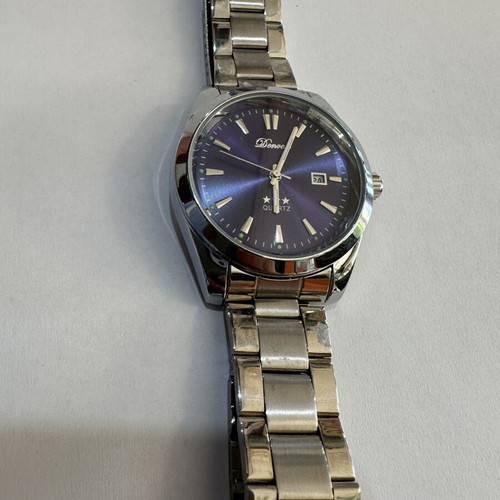 Donvoi Quartz men's watch new with blue dial and metal bracelet