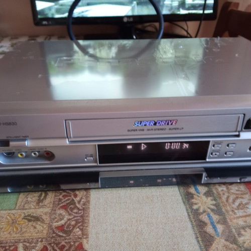 Panasonic NV830 Super VHS player used with remote control