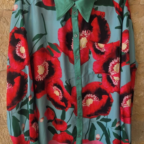 Sienna Bee Poppy Floral Button Down Blouse Top like new