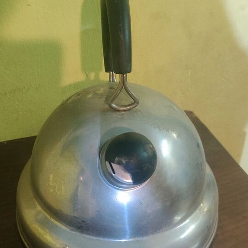 Vintage kettle used with small crack on lid