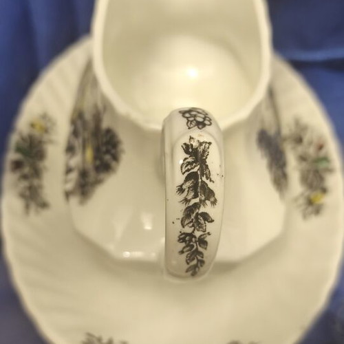Vintage Yorkshire Staffordshire Ironstone Gravy Boat like new, made in England