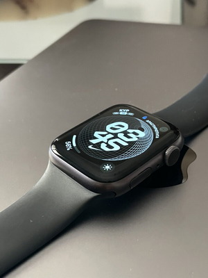 Apple Watch Series 6 44mm with two straps