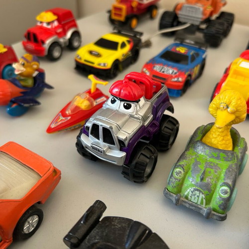 Old toy cars used, pack of 25, medium size