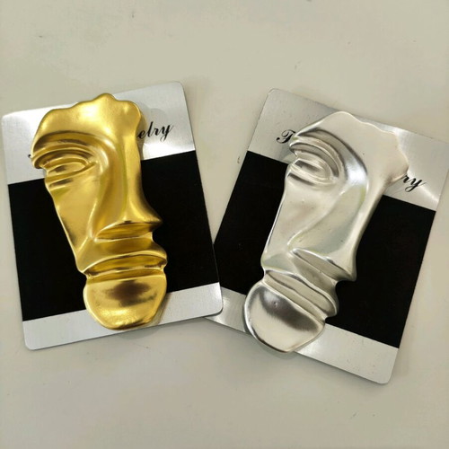 Pins new, gold color