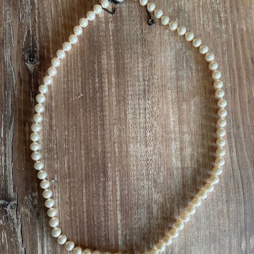 Majorica white pearls necklace new, unworn