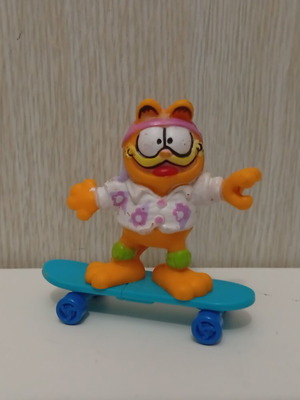 Vintage Garfield Cat figure with skateboard from McDonald's Happy Meal