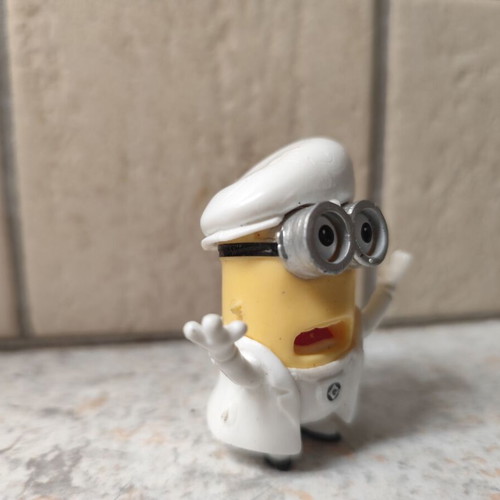 Minion figure like new