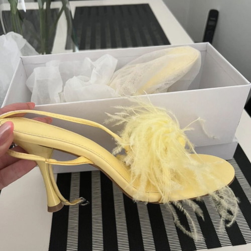 Yellow sandals with feathers size 41, new, 11cm heel