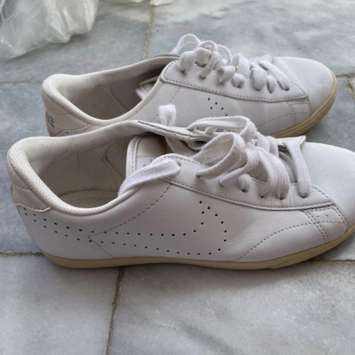 Nike leather athletic shoes used, size 36.5, white