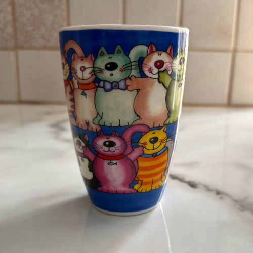 Large porcelain mug with cat design like new