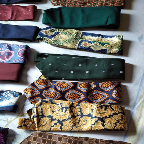 Men's vintage silk and synthetic ties, pack of 21, used