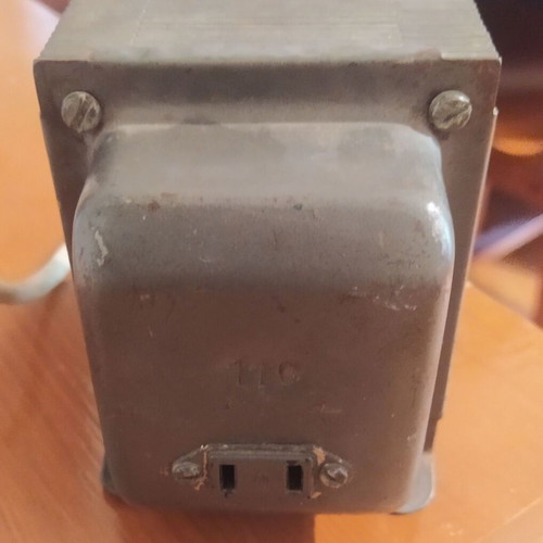 Transformer 220V to 110V 200W used with US 2-slot output