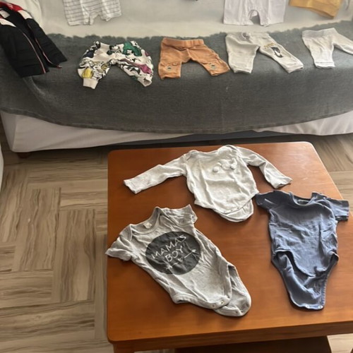 Baby clothes set like new, 11 cotton pieces and 1 sleeveless jacket 12-18 months