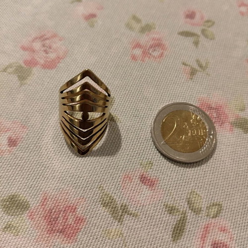 Gold stainless steel ring like new, large and impressive