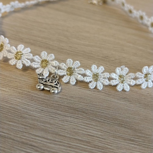 Floral choker with charm like new