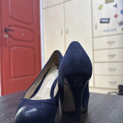 Fendi navy suede pumps like new, size 36