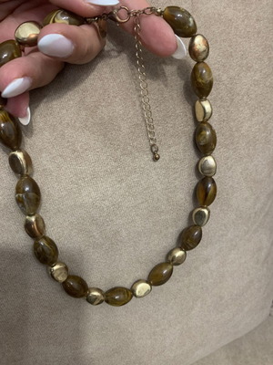 Necklace with brown beads and gold details used