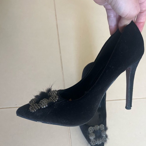Velvet black pointed pumps size 38 like new with decorative buckle